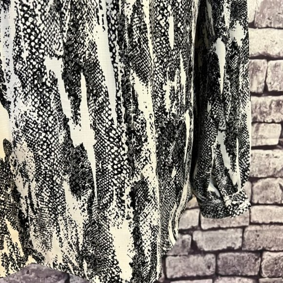 Nine West NWT Long Sleeve Button Down Blouse Size M - Picture 7 of 9